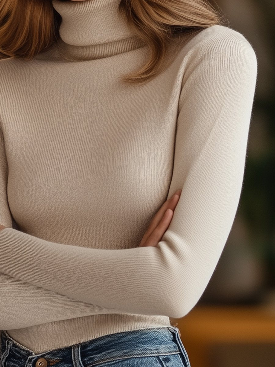 Fitted Beige Turtleneck Sweater – Chic and Minimalist Design Fitted Beige Turtleneck Sweater – Chic and Minimalist Design