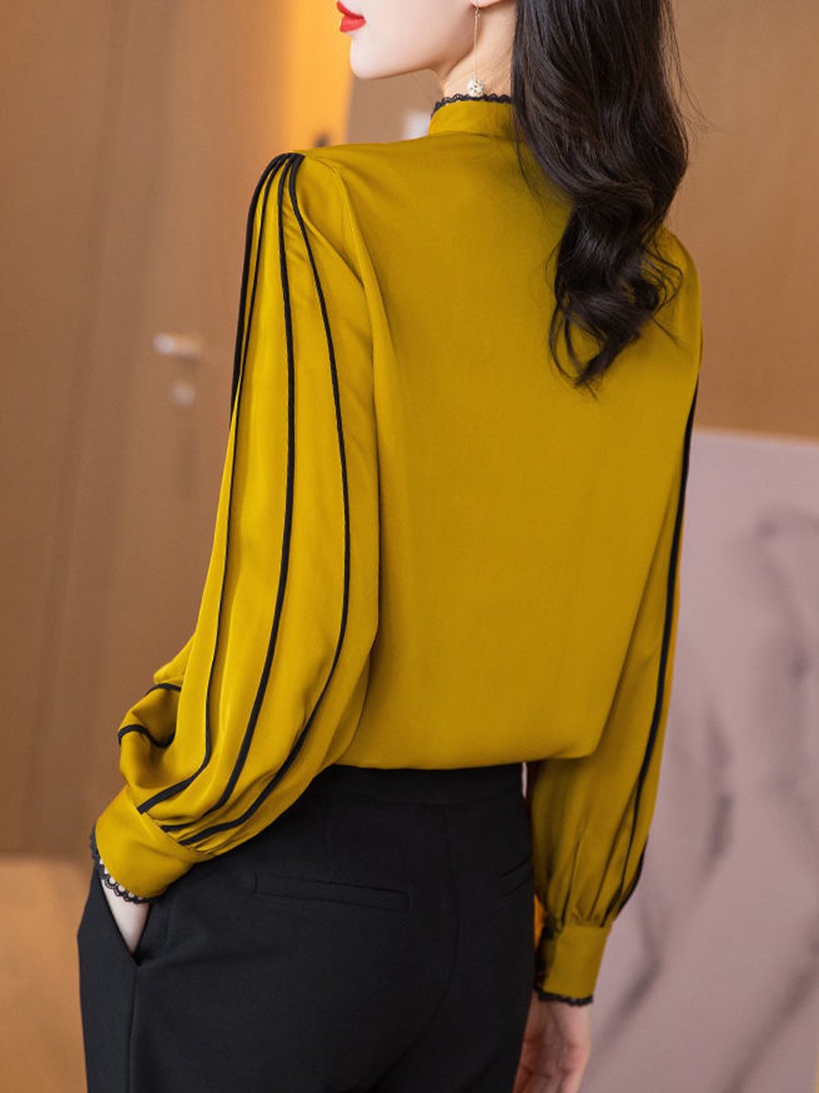 Elegant Blouse with Black Trim Accents Elegant Blouse with Black Trim Accents