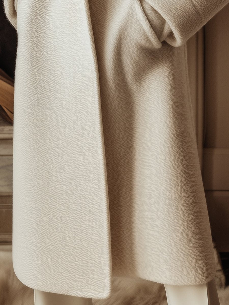 Timeless White Wool Coat with Classic Lapel Design Timeless White Wool Coat with Classic Lapel Design